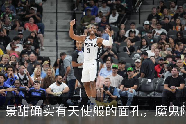 景甜确实有天使般的面孔，魔鬼般的身材